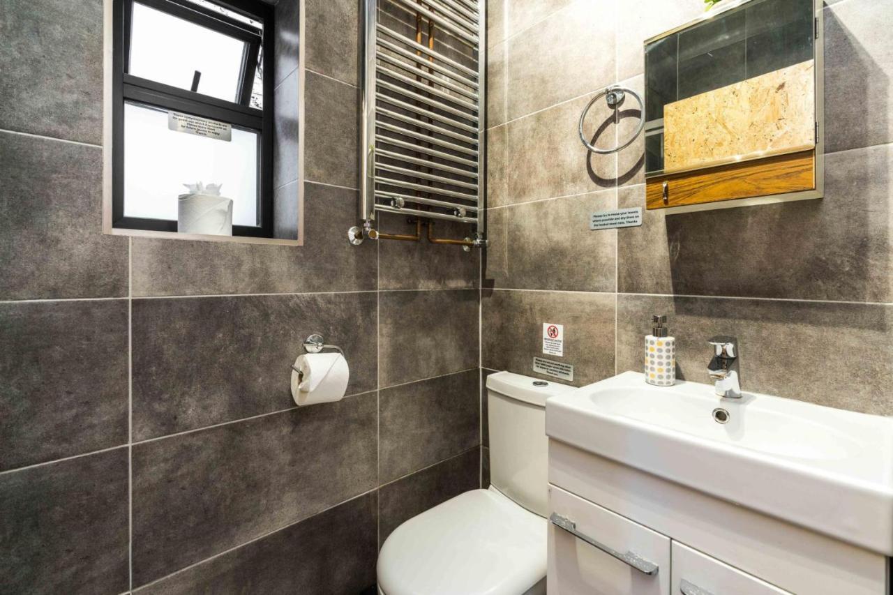 1 Bedroom House With An Edge In King Cross Holiday home *